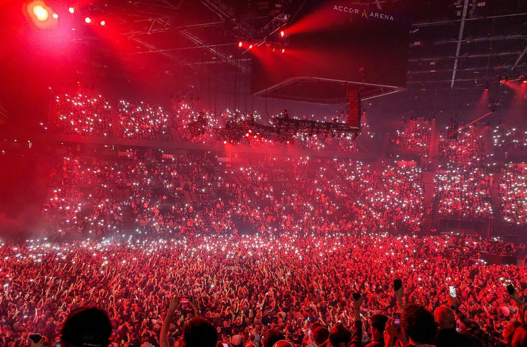 Rosalia LUX Tour Background